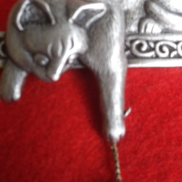 JJ Jonette silver tone metal naughty cat playing with a mouse by the tail - Picture 6 of 9